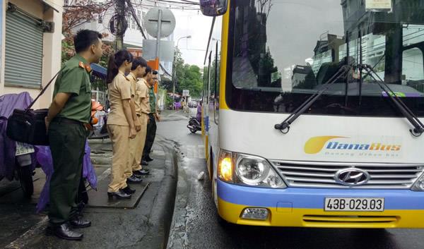 Tăng cường tuyên truyền, vận động người dân đi xe buýt trợ giá
